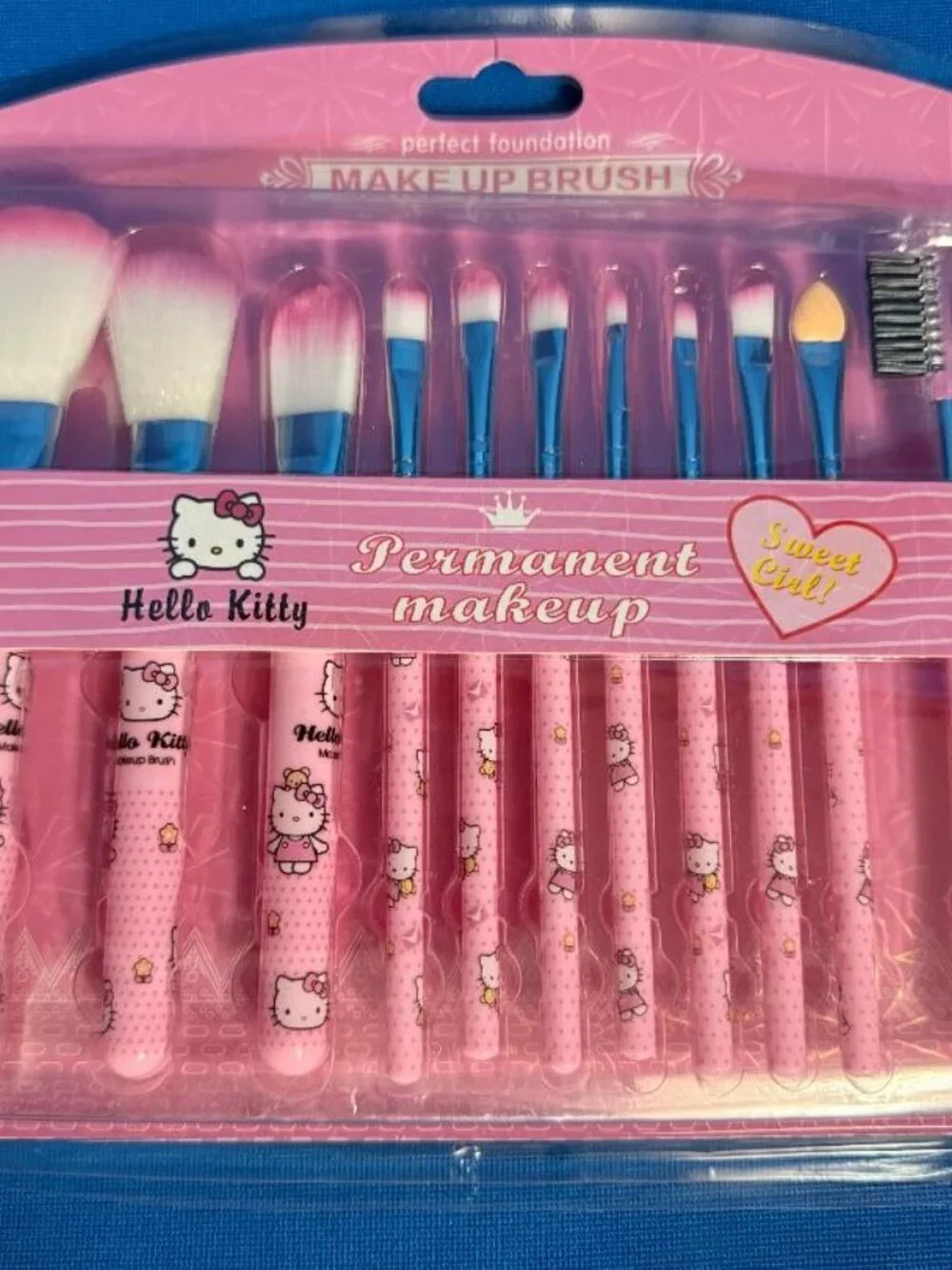 NEW ( HELLO KITTY ) 12 PIECE MAKEUP COSMETIC BRUSH & COMB SET PERFECT FOUNDATION